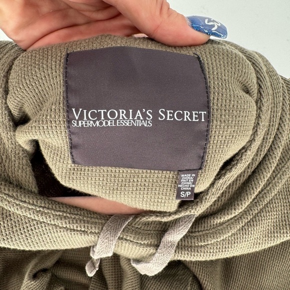Victorias Secret Supermodel Essentials Olive Green Hooded Pullover Size Small - Picture 4 of 11